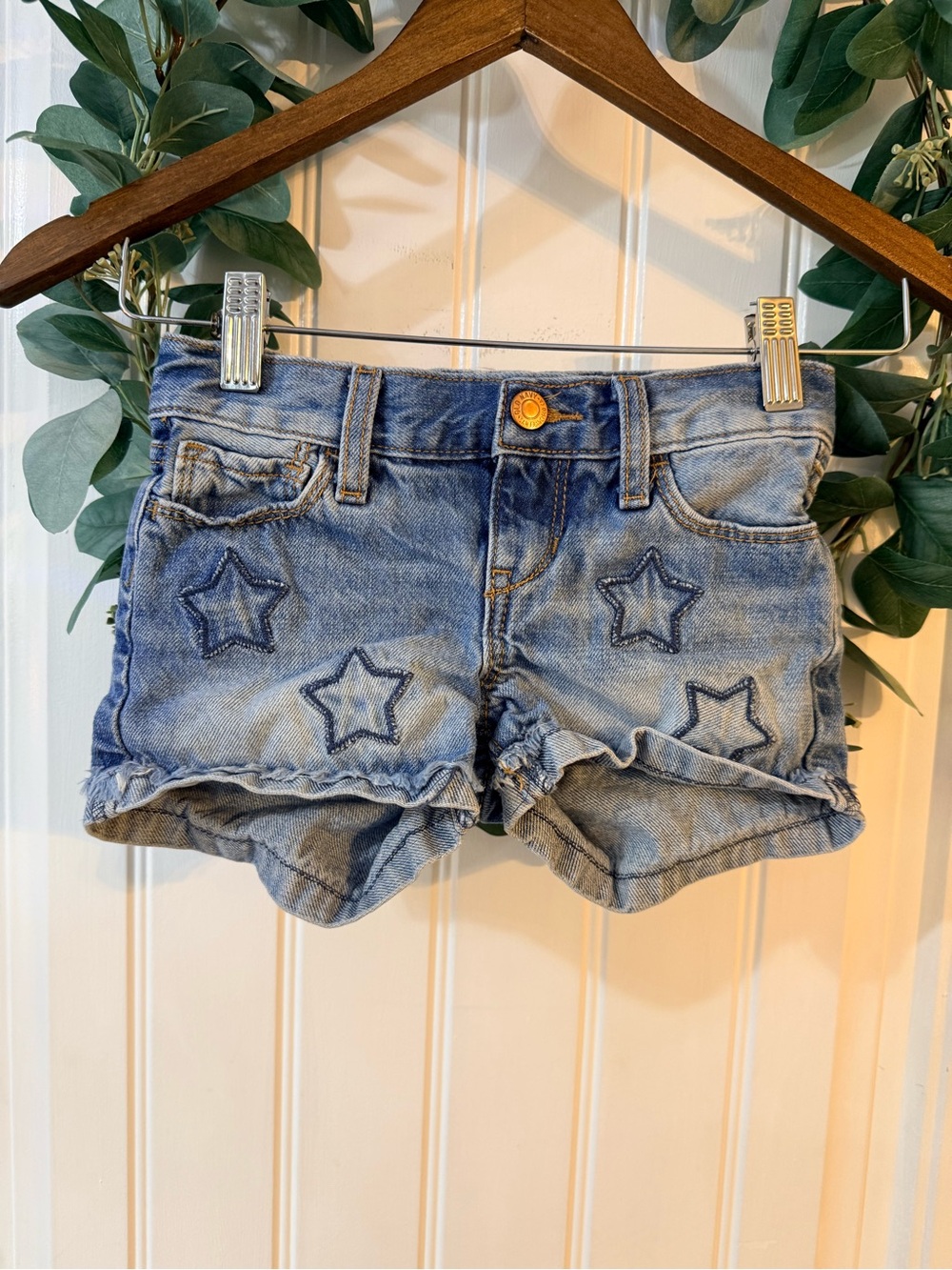 💫4/$25 • Old Navy Embroidered Star Detail Denim Jean Shorts
